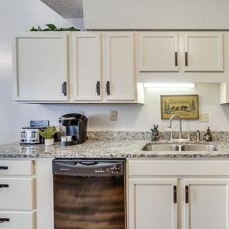 Downtown Gatlinburg Condo With Mountain-View Balcony Экстерьер фото
