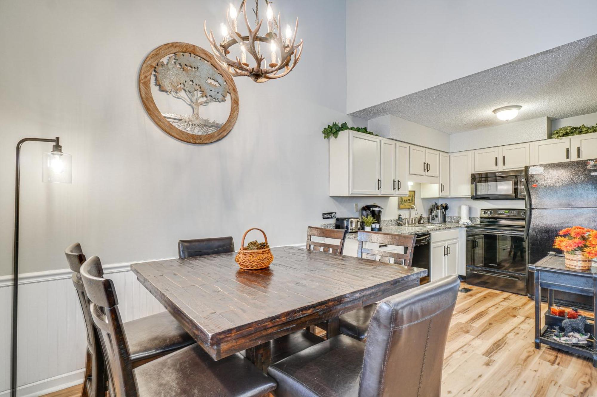 Downtown Gatlinburg Condo With Mountain-View Balcony Экстерьер фото