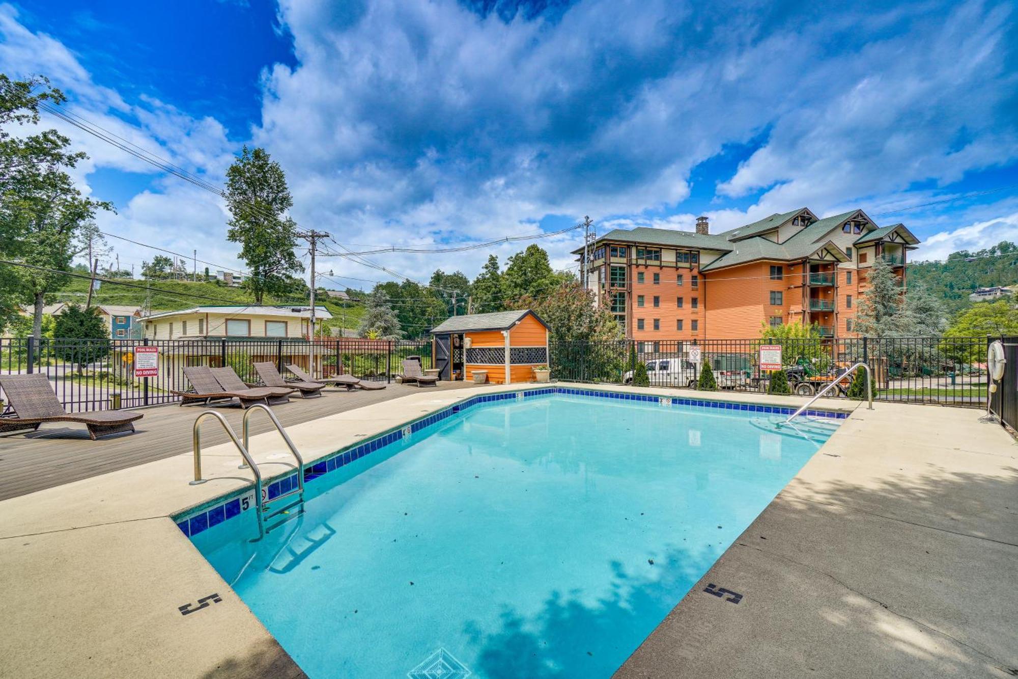 Downtown Gatlinburg Condo With Mountain-View Balcony Экстерьер фото