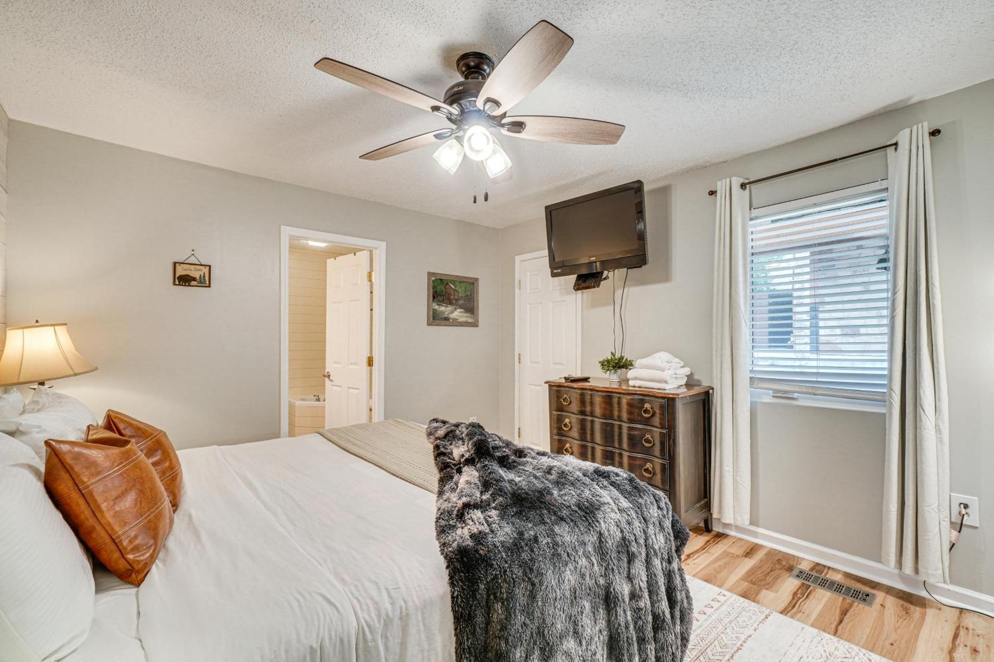 Downtown Gatlinburg Condo With Mountain-View Balcony Экстерьер фото