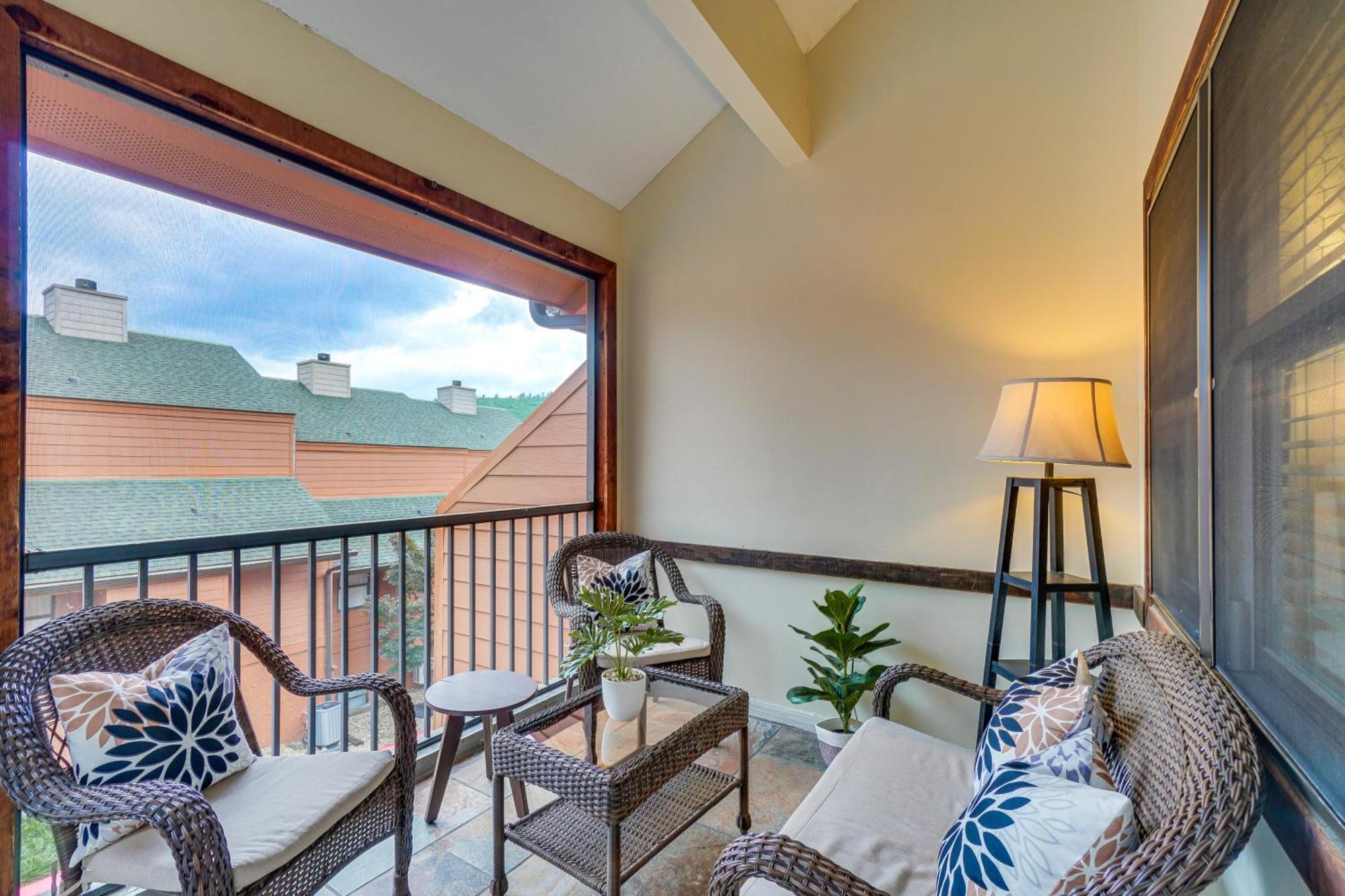 Downtown Gatlinburg Condo With Mountain-View Balcony Экстерьер фото