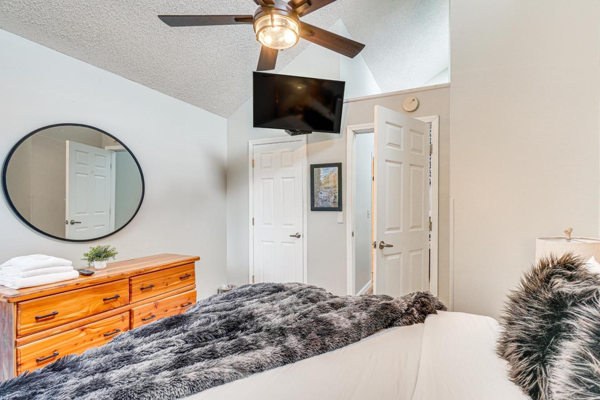 Downtown Gatlinburg Condo With Mountain-View Balcony Экстерьер фото