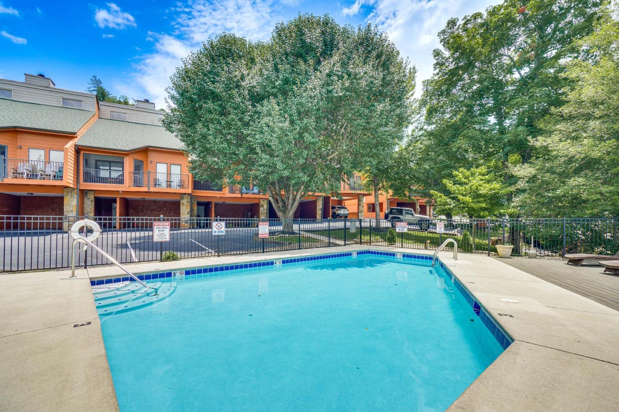 Downtown Gatlinburg Condo With Mountain-View Balcony Экстерьер фото